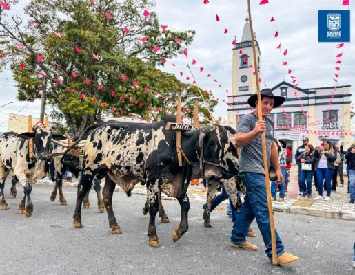 Foto - Chegada da Paçoca emociona Nazaré Paulista com fé, tradição e música no início da Festa do Divino 2025