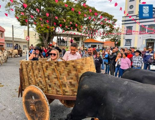 Foto - Chegada da Paçoca emociona Nazaré Paulista com fé, tradição e música no início da Festa do Divino 2025