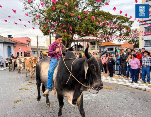Foto - Chegada da Paçoca emociona Nazaré Paulista com fé, tradição e música no início da Festa do Divino 2025