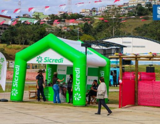 Foto - Chegada da Paçoca emociona Nazaré Paulista com fé, tradição e música no início da Festa do Divino 2025