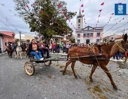 Foto - Chegada da Paçoca emociona Nazaré Paulista com fé, tradição e música no início da Festa do Divino 2025