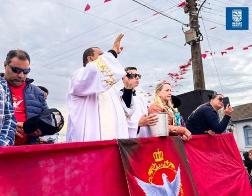Foto - Chegada da Paçoca emociona Nazaré Paulista com fé, tradição e música no início da Festa do Divino 2025