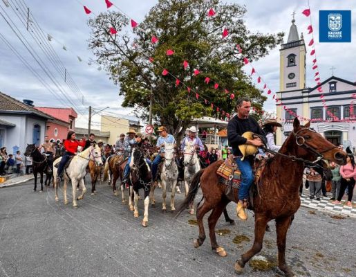 Foto - Chegada da Paçoca emociona Nazaré Paulista com fé, tradição e música no início da Festa do Divino 2025