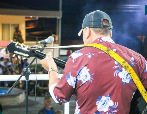 Foto - Tony Viola & Fábio Reis realizam grande apresentação na praça da Igreja matriz