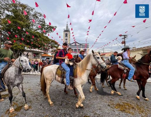 Foto - Chegada da Paçoca emociona Nazaré Paulista com fé, tradição e música no início da Festa do Divino 2025