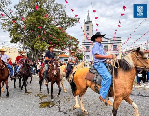 Foto - Chegada da Paçoca emociona Nazaré Paulista com fé, tradição e música no início da Festa do Divino 2025