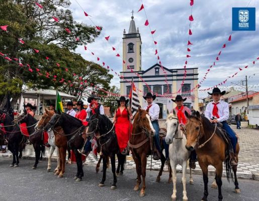 Foto - Chegada da Paçoca emociona Nazaré Paulista com fé, tradição e música no início da Festa do Divino 2025