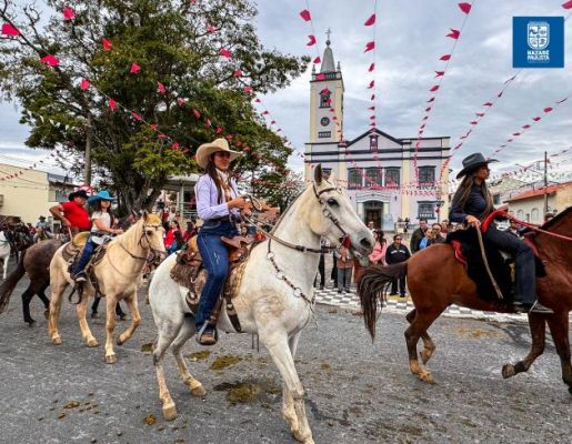Foto - Chegada da Paçoca emociona Nazaré Paulista com fé, tradição e música no início da Festa do Divino 2025
