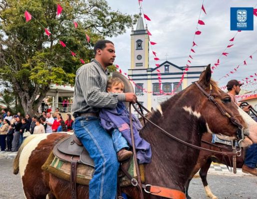Foto - Chegada da Paçoca emociona Nazaré Paulista com fé, tradição e música no início da Festa do Divino 2025