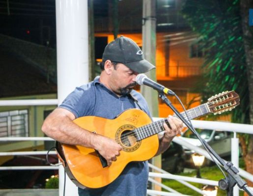 Foto - Tony Viola & Fábio Reis realizam grande apresentação na praça da Igreja matriz