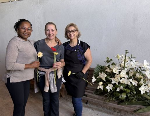 Foto - Paróquia Santa Rita: Nazaré Paulista celebra Corpus Christi com tradicional confecção de tapetes