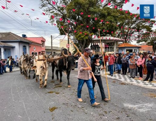 Foto - Chegada da Paçoca emociona Nazaré Paulista com fé, tradição e música no início da Festa do Divino 2025