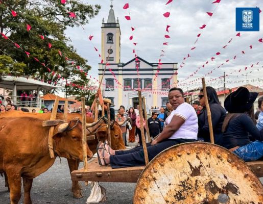 Foto - Chegada da Paçoca emociona Nazaré Paulista com fé, tradição e música no início da Festa do Divino 2025