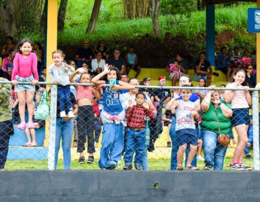 Foto - Inesquecível: chegada do Papai Noel reforça a magia do Natal em Nazaré Paulista
