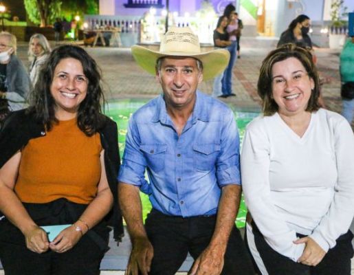 Foto - Tony Viola & Fábio Reis realizam grande apresentação na praça da Igreja matriz