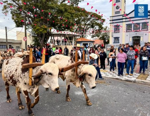 Foto - Chegada da Paçoca emociona Nazaré Paulista com fé, tradição e música no início da Festa do Divino 2025