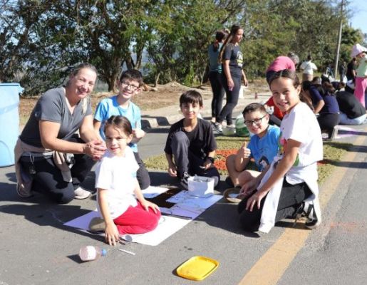 Foto - Paróquia Santa Rita: Nazaré Paulista celebra Corpus Christi com tradicional confecção de tapetes