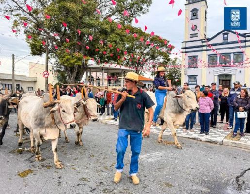 Foto - Chegada da Paçoca emociona Nazaré Paulista com fé, tradição e música no início da Festa do Divino 2025