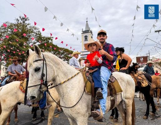 Foto - Chegada da Paçoca emociona Nazaré Paulista com fé, tradição e música no início da Festa do Divino 2025