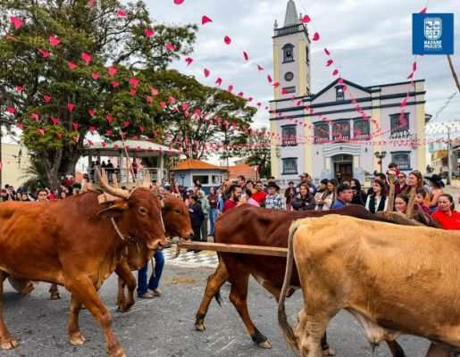 Foto - Chegada da Paçoca emociona Nazaré Paulista com fé, tradição e música no início da Festa do Divino 2025