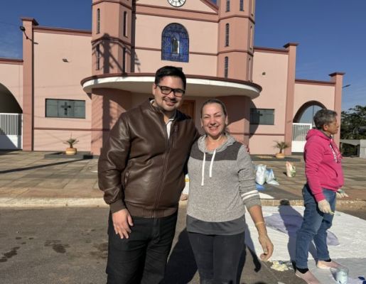 Foto - Paróquia Santa Rita: Nazaré Paulista celebra Corpus Christi com tradicional confecção de tapetes