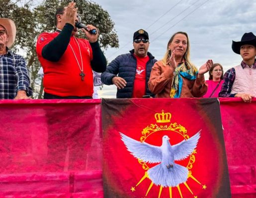 Foto - Chegada da Paçoca emociona Nazaré Paulista com fé, tradição e música no início da Festa do Divino 2025
