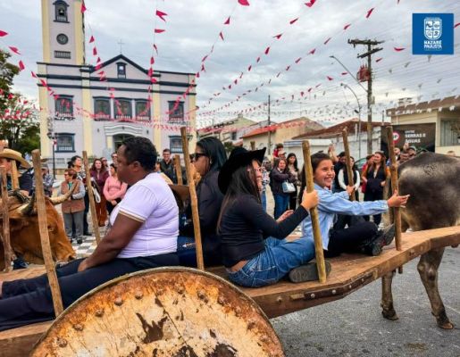 Foto - Chegada da Paçoca emociona Nazaré Paulista com fé, tradição e música no início da Festa do Divino 2025