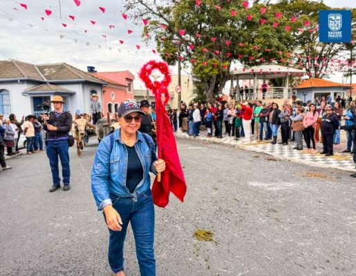 Foto - Chegada da Paçoca emociona Nazaré Paulista com fé, tradição e música no início da Festa do Divino 2025