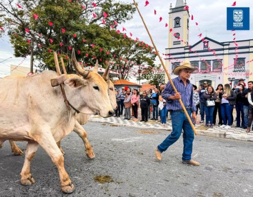 Foto - Chegada da Paçoca emociona Nazaré Paulista com fé, tradição e música no início da Festa do Divino 2025