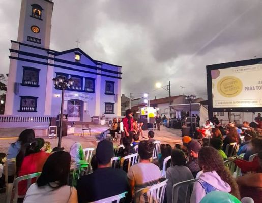 Foto - Nazaré Paulista recebeu programação gratuita do circuito SESC de artes na praça da Igreja Matriz