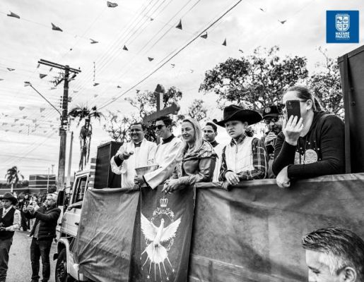 Foto - Chegada da Paçoca emociona Nazaré Paulista com fé, tradição e música no início da Festa do Divino 2025