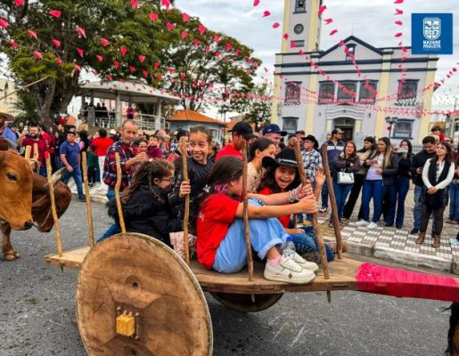 Foto - Chegada da Paçoca emociona Nazaré Paulista com fé, tradição e música no início da Festa do Divino 2025