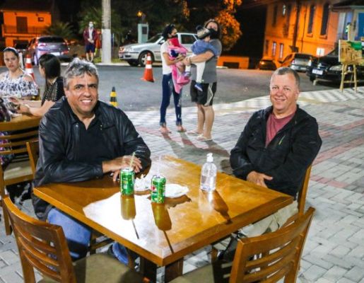 Foto - Tony Viola & Fábio Reis realizam grande apresentação na praça da Igreja matriz