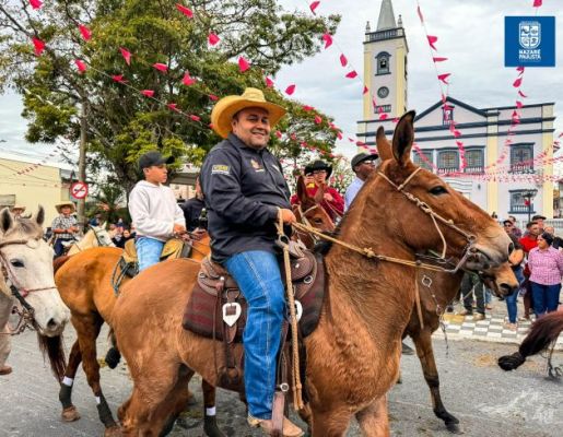 Foto - Chegada da Paçoca emociona Nazaré Paulista com fé, tradição e música no início da Festa do Divino 2025