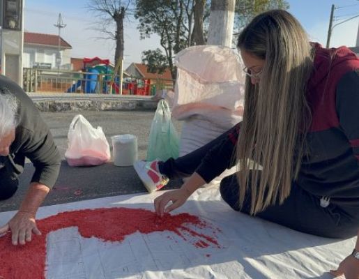 Foto - Nazaré Paulista celebra Corpus Christi com tradicional confecção de tapetes