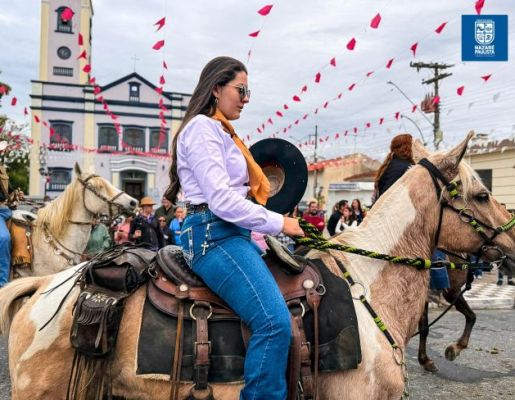 Foto - Chegada da Paçoca emociona Nazaré Paulista com fé, tradição e música no início da Festa do Divino 2025