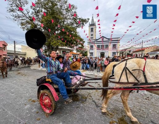 Foto - Chegada da Paçoca emociona Nazaré Paulista com fé, tradição e música no início da Festa do Divino 2025