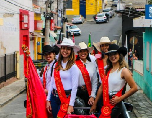 Foto - Chegada da Paçoca emociona Nazaré Paulista com fé, tradição e música no início da Festa do Divino 2025