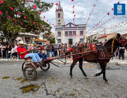 Foto - Chegada da Paçoca emociona Nazaré Paulista com fé, tradição e música no início da Festa do Divino 2025