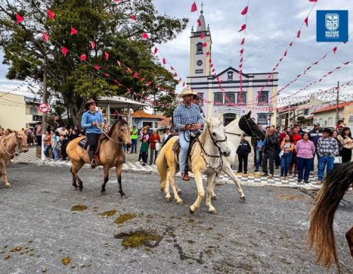 Foto - Chegada da Paçoca emociona Nazaré Paulista com fé, tradição e música no início da Festa do Divino 2025