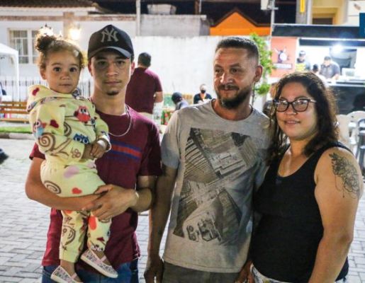 Foto - Tony Viola & Fábio Reis realizam grande apresentação na praça da Igreja matriz