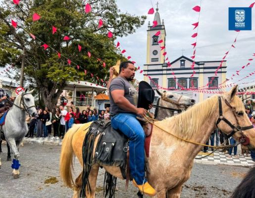 Foto - Chegada da Paçoca emociona Nazaré Paulista com fé, tradição e música no início da Festa do Divino 2025