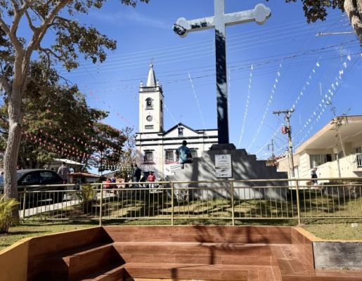 Foto - Nazaré Paulista celebra Corpus Christi com tradicional confecção de tapetes
