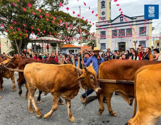 Foto - Chegada da Paçoca emociona Nazaré Paulista com fé, tradição e música no início da Festa do Divino 2025