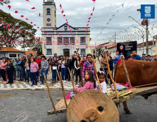 Foto - Chegada da Paçoca emociona Nazaré Paulista com fé, tradição e música no início da Festa do Divino 2025