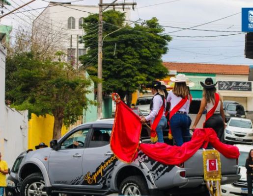 Foto - Chegada da Paçoca emociona Nazaré Paulista com fé, tradição e música no início da Festa do Divino 2025