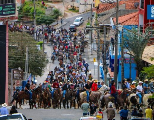 Foto - Chegada da Paçoca emociona Nazaré Paulista com fé, tradição e música no início da Festa do Divino 2025