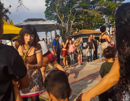 Foto - Nazaré Paulista recebeu programação gratuita do circuito SESC de artes na praça da Igreja Matriz