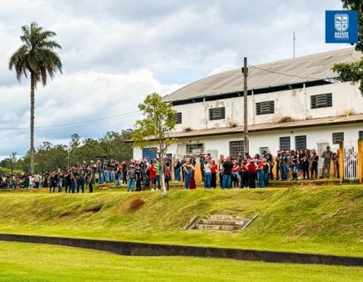 Foto - Inesquecível: chegada do Papai Noel reforça a magia do Natal em Nazaré Paulista
