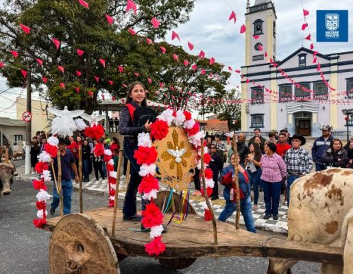 Foto - Chegada da Paçoca emociona Nazaré Paulista com fé, tradição e música no início da Festa do Divino 2025